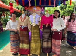  การเดินเเบบผ้าซิ่นของกลุ่มทอผ้าบ้านพะเยา หมู่ 3 ต.อ่ายนาไลย อ.เวียงสา จ.น่าน  11/09/2563